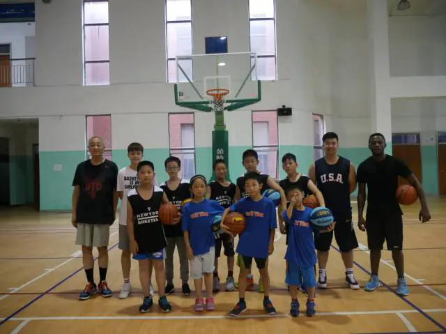 业余篮球爱好者在哪里可以找到表演赛资源_1